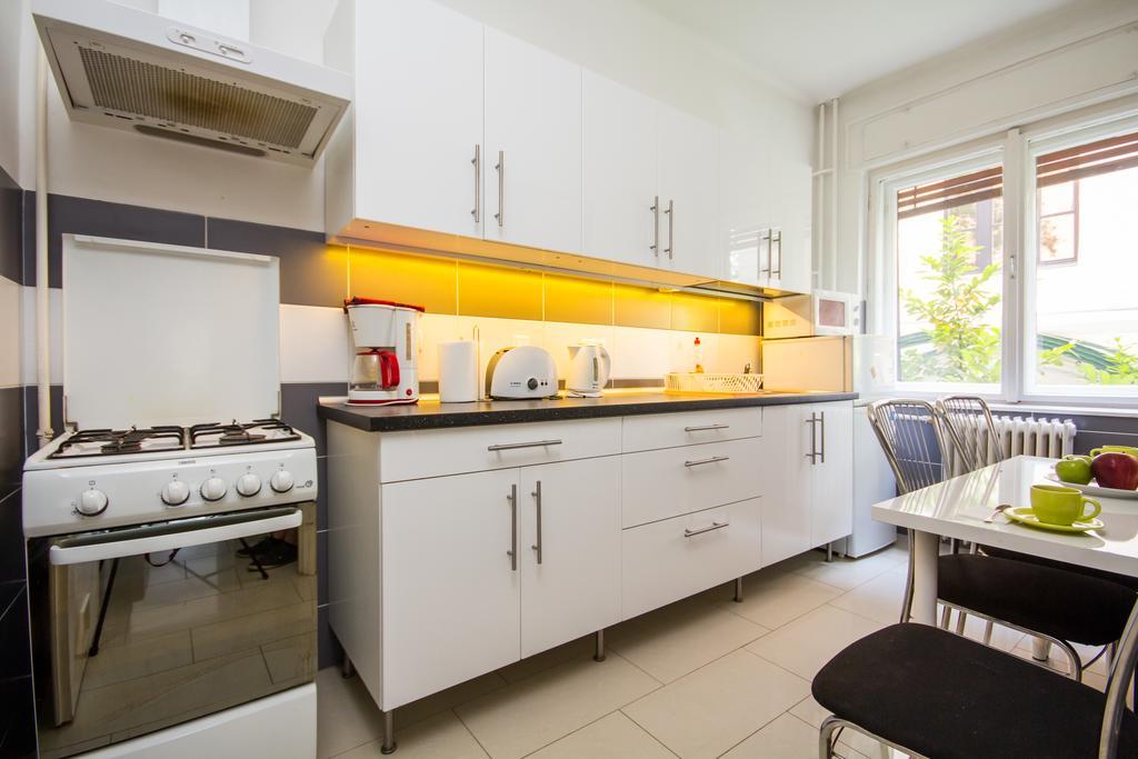 Andrassy Apartment With Inside Parking Budapest Exterior photo